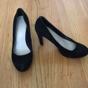 Closed toe black Franco Sarto Heel